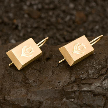 Earrings: gold 750/-